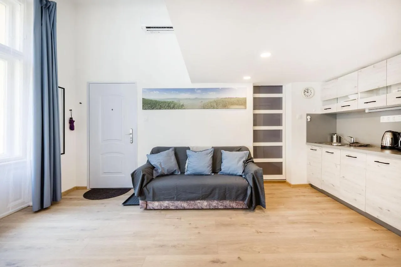V12 Apartments Budapešť 0*,  Maďarsko